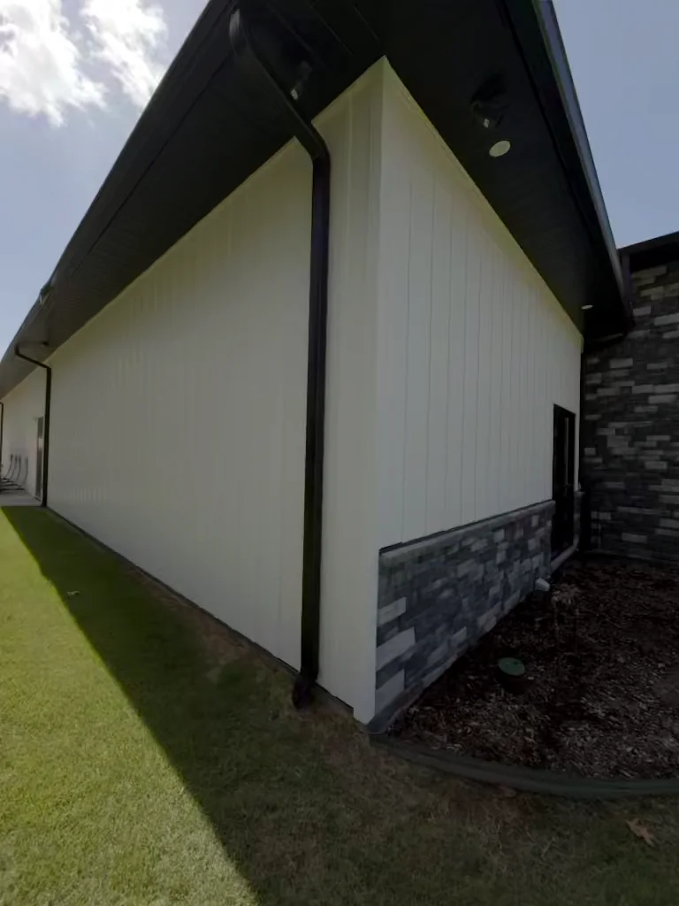 Commercial building gable wall in Heber Springs, Arkansas after soft washing — clean, streak-free exterior