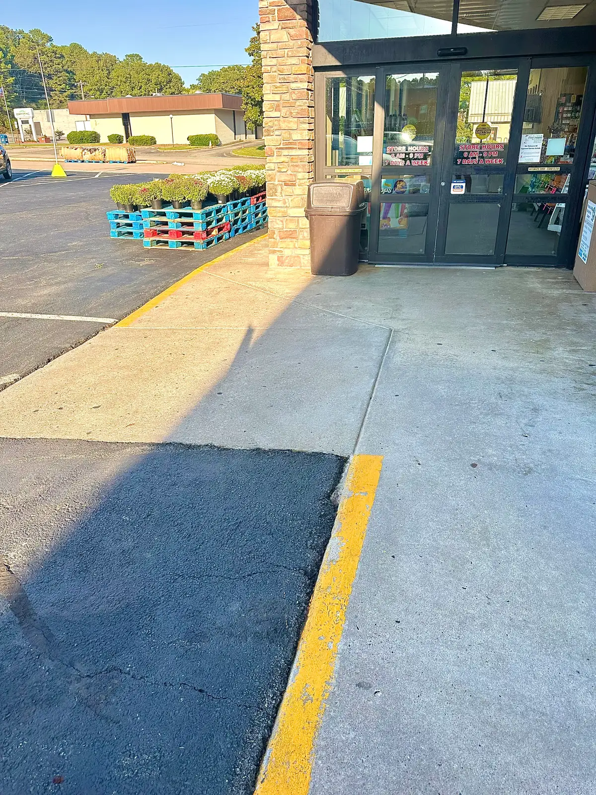 Main entry sidewalk power washed at a Heber Springs commercial property