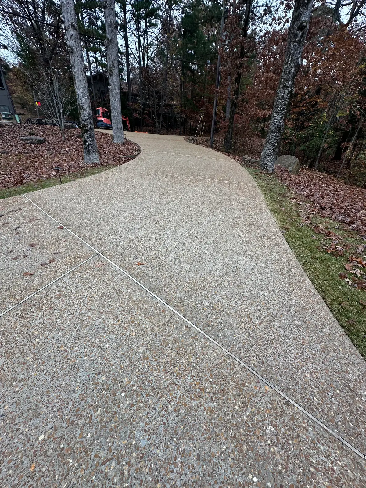 Professional driveway power washing in Heber Springs, Arkansas — curved walkway