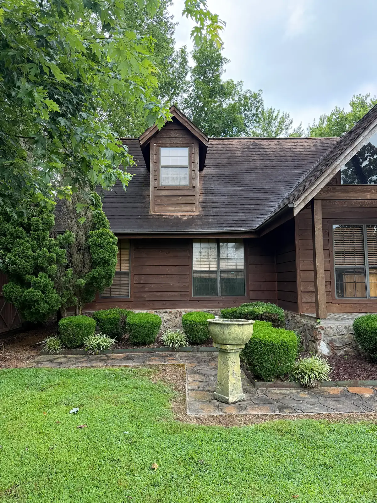 Professional house soft washing in Heber Springs, Arkansas — entry
