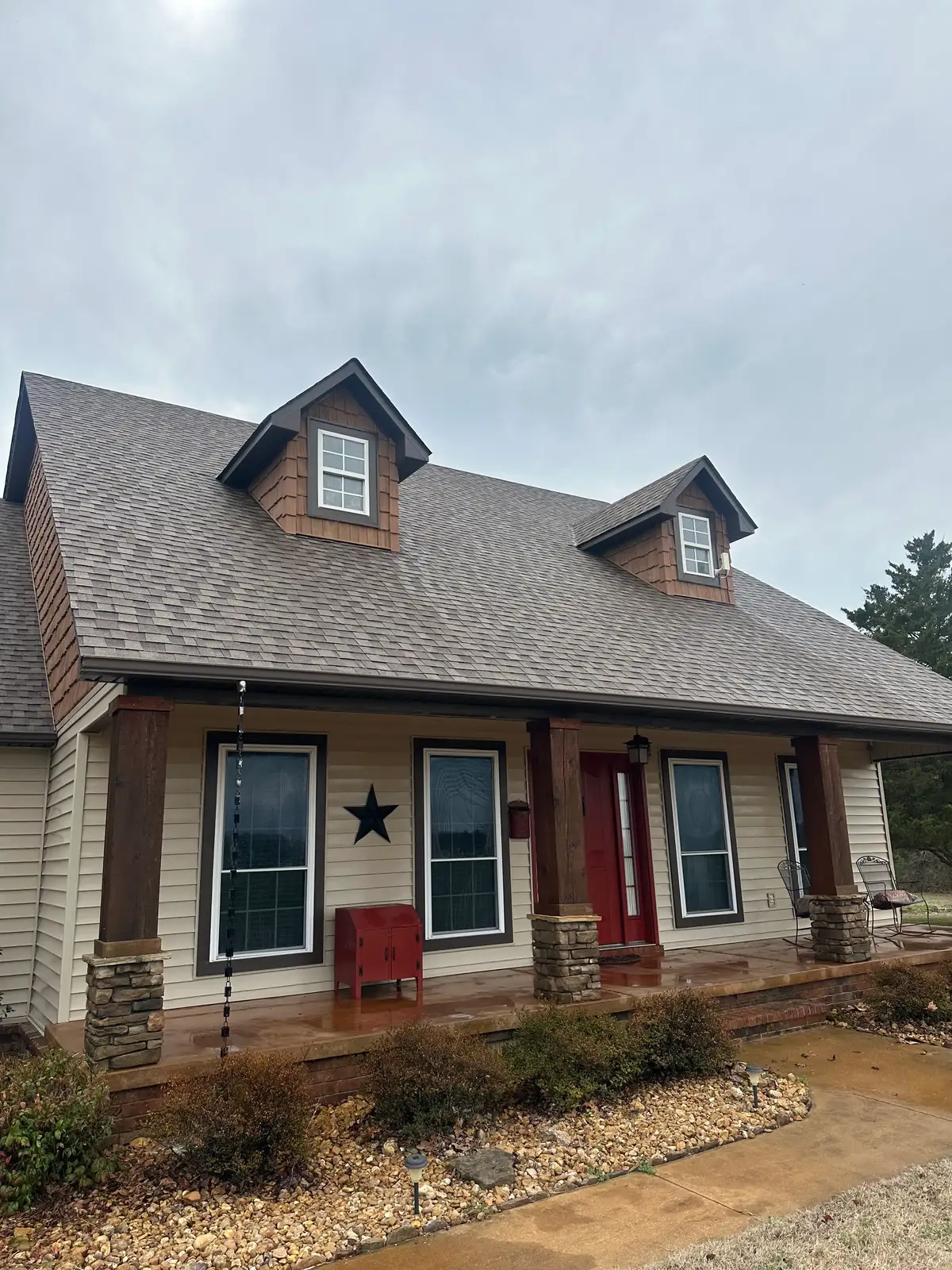 Home exterior after house soft washing in Heber Springs, Arkansas — clean siding with no algae or mildew