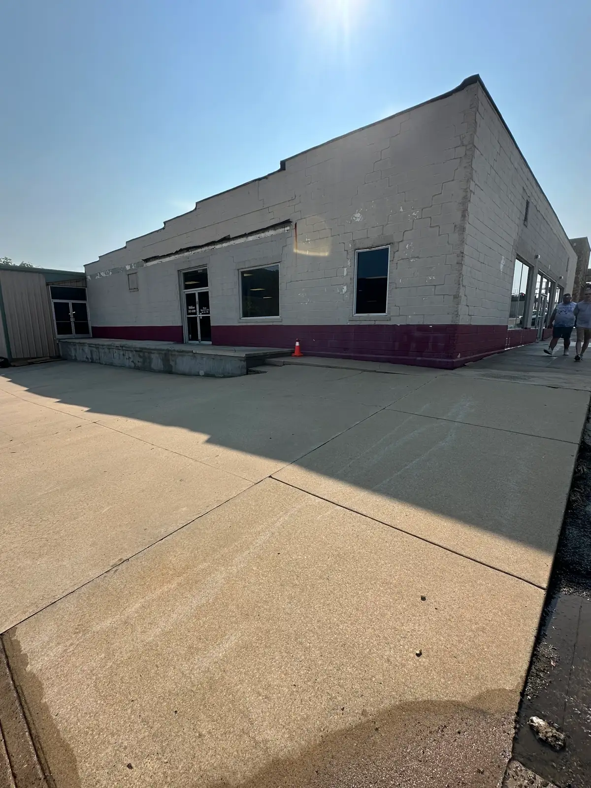 Concrete flatwork power washed in front of a commercial building in Heber Springs