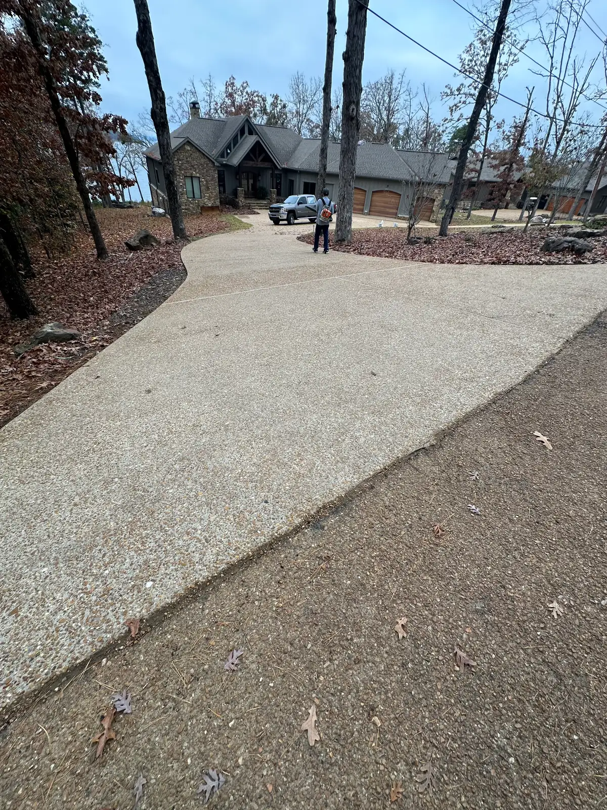 Professional driveway power washing in Heber Springs, Arkansas — cabin entry