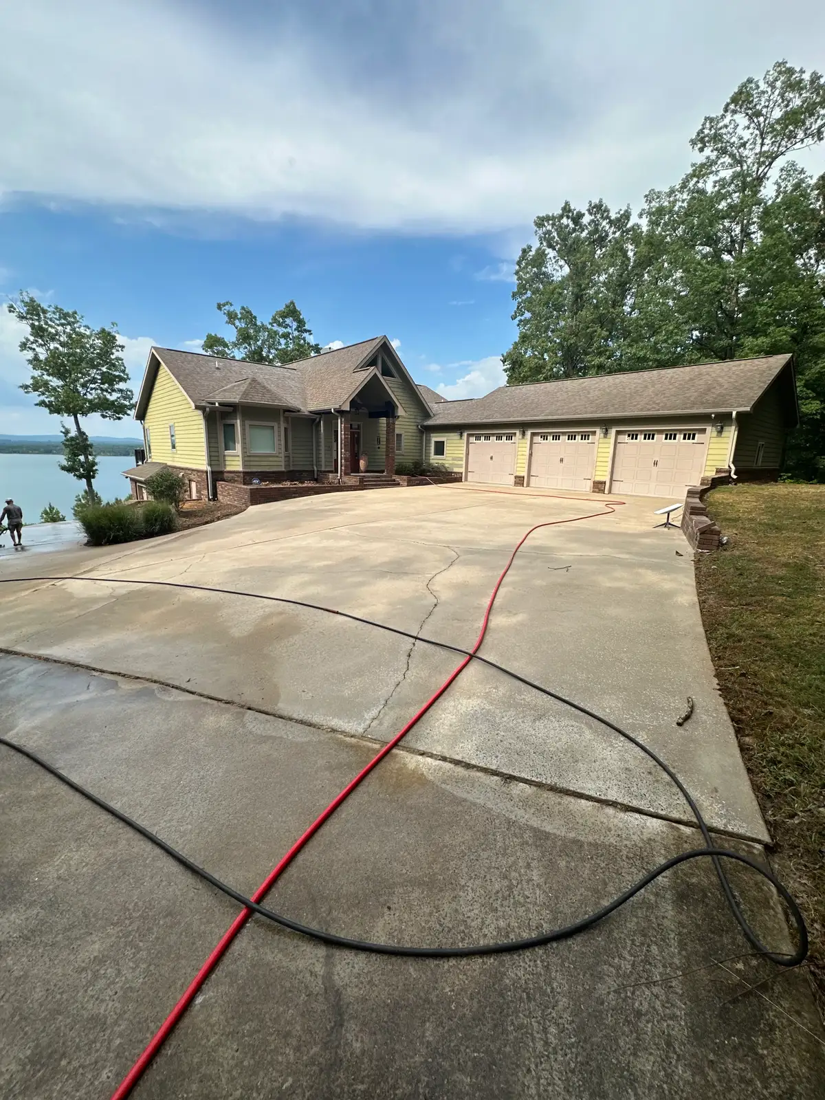 Professional driveway power washing in Heber Springs, Arkansas — cleaning process