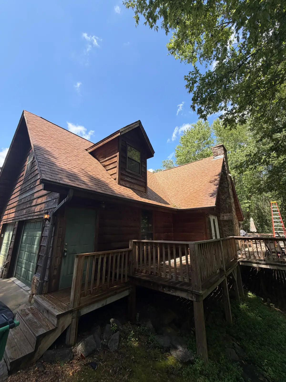 Professional log cabin washing in Heber Springs, Arkansas — deck