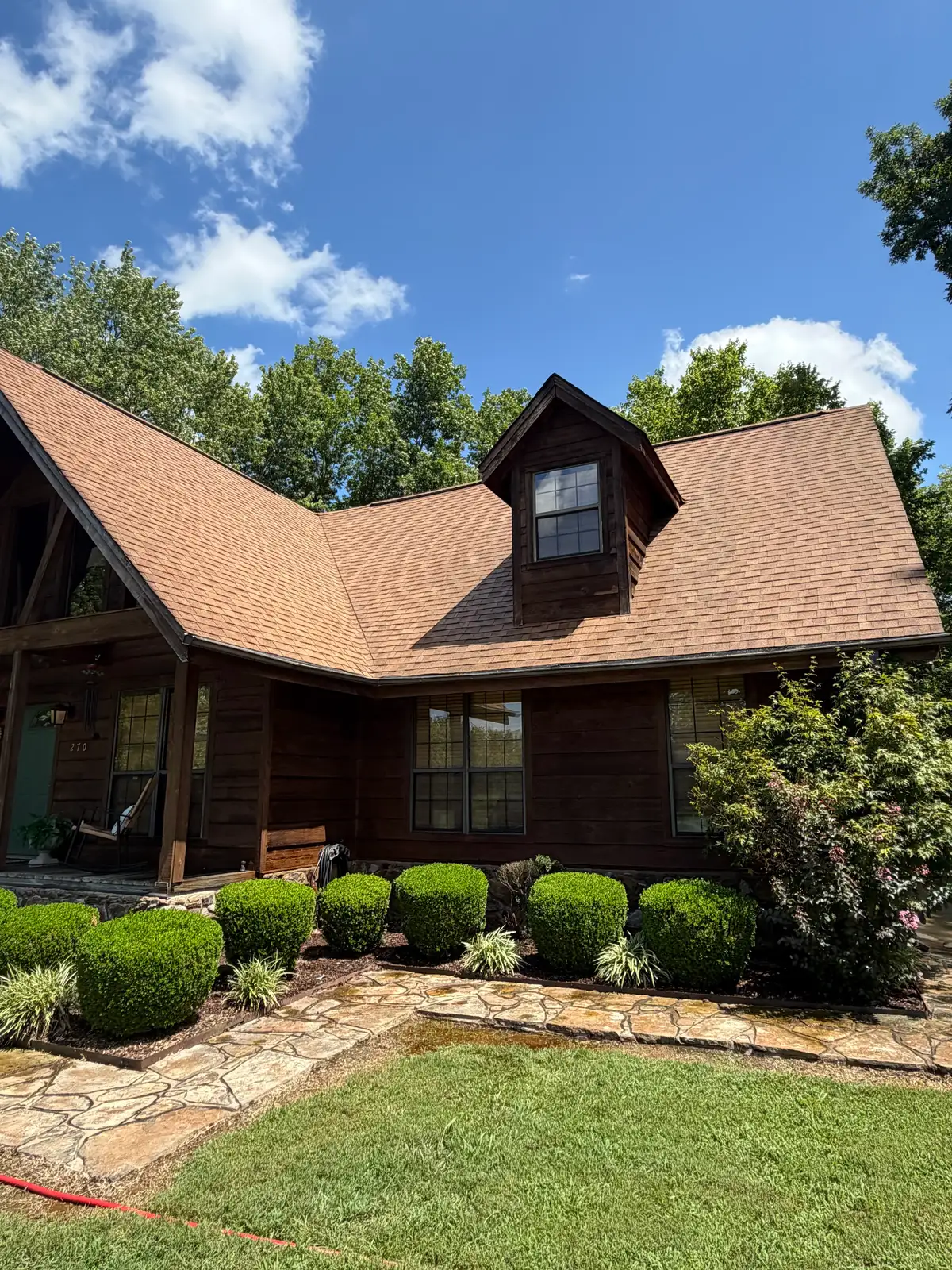 Professional log cabin washing in Heber Springs, Arkansas — front